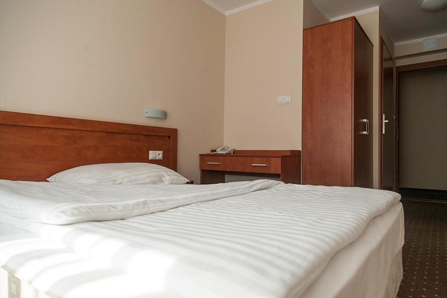 Papaver Hotel Ślesin Rum bild
