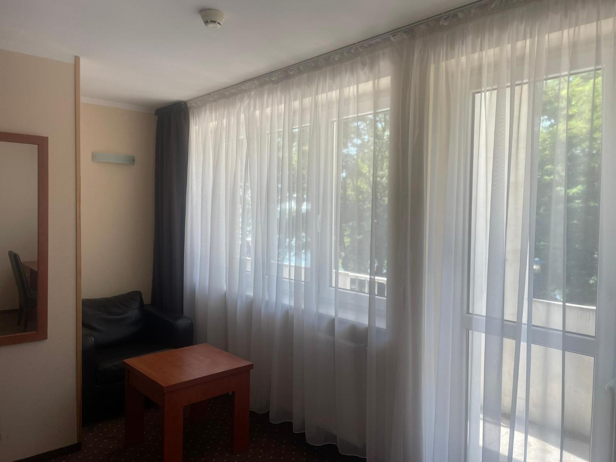 Papaver Hotel Ślesin Exteriör bild