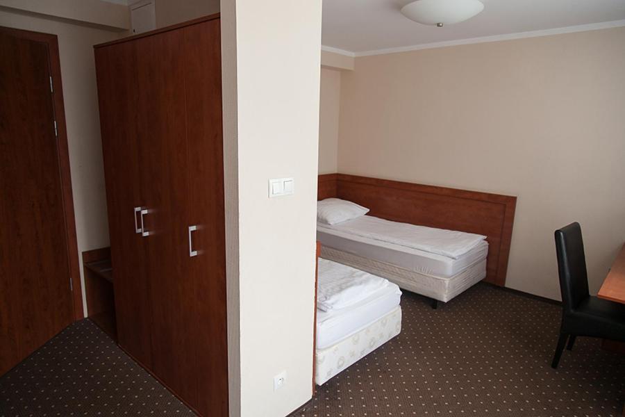 Papaver Hotel Ślesin Exteriör bild